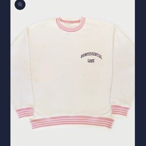 NWT QUINTESSENTIAL LOVE Crewneck